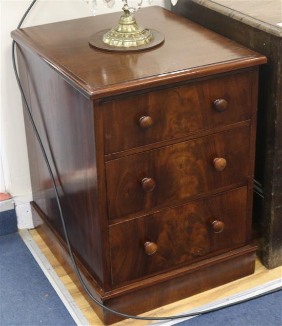 A pair of bedside chests, H.63cm